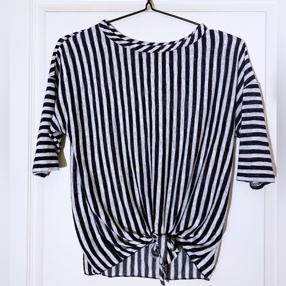 COIN 1804 LOS ANGELES  black and white striped shirt size M - Picture 1 of 6